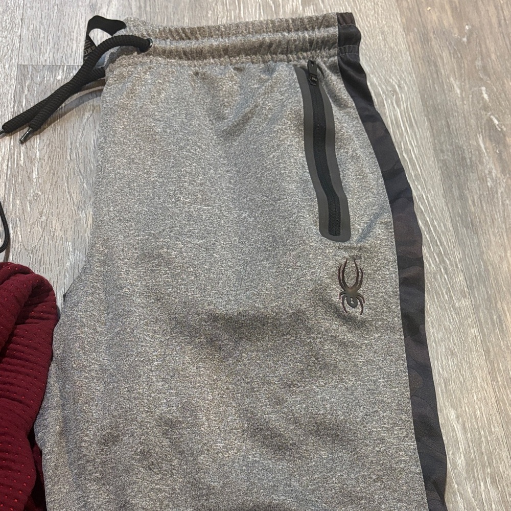 Gray unisex joggers brand SPYDER